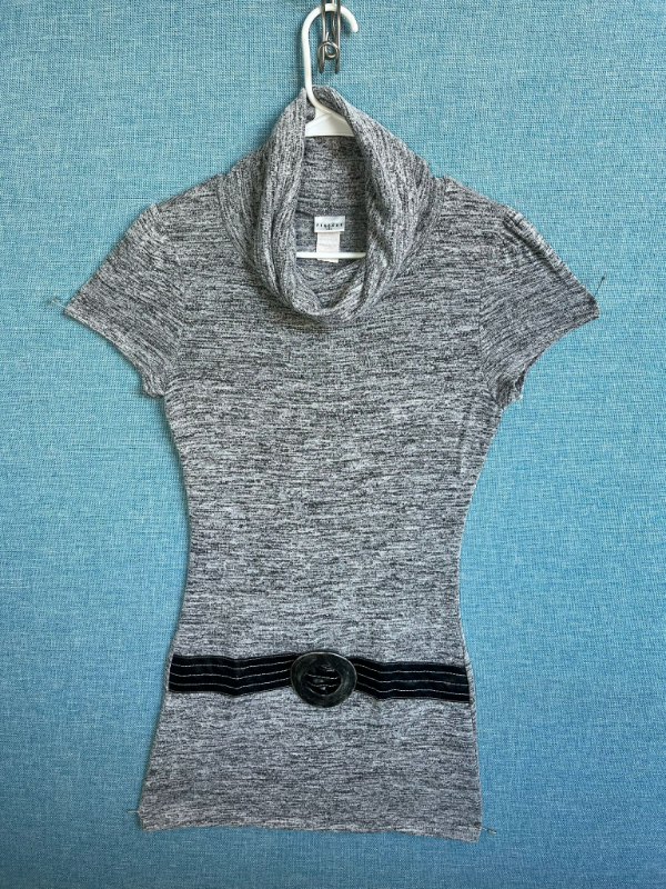 Cowl neck fitted knit tunic sweater in heather gray with black waist belt